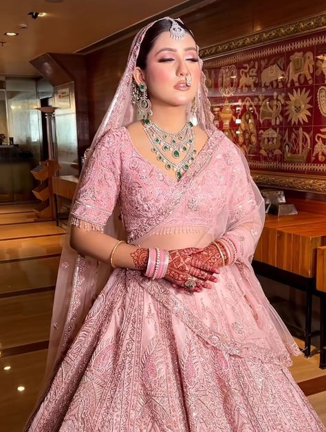 Pink Lehenga Makeup Look, Light Pink Bridal Lehenga, Engagement Lehenga For Bride, Makup Looks, Small Wedding Decor, Pink Bridal Lehenga, Bridal Entry, Engagement Lehenga, Red Bridal Dress