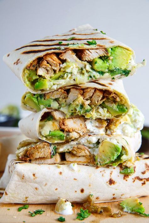 Chicken And Avocado, Avocado Wrap, Avocado Dessert, Healthy Wraps, Burritos Recipe, Makanan Diet, Diet Keto, Wrap Recipes, Salsa Verde