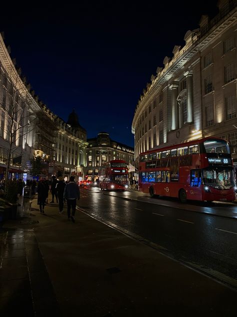 Rich In London Aesthetic, Streets Of London At Night, Night Vibes London, London Picadilly Night, London Baddie Aesthetic, Rainy London Night, London Bridge At Night, London In Night, London Aesthetic Night Friends