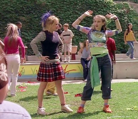 Cadet Kelly, Decades Fashion, Childhood Aesthetic, Old Disney Channel, Disney Channel Original, Human Body Parts, Hillary Duff, 2000s Nostalgia, 2000s Aesthetic