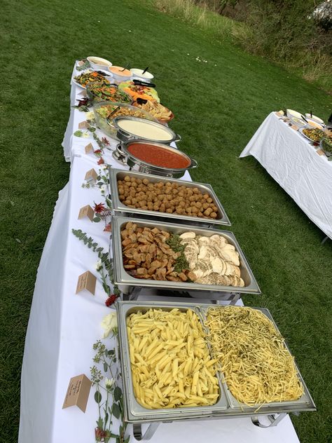 Italian Pasta Bar Simple Wedding Catering Ideas, Easy Wedding Food Buffet, Wedding Dinner Ideas On A Budget, Meat Buffet Wedding, Best Food For Wedding, Italian Catering Buffet, Diy Pasta Bar Party, Italian Food Birthday Party Ideas, Pasta For Birthday Party