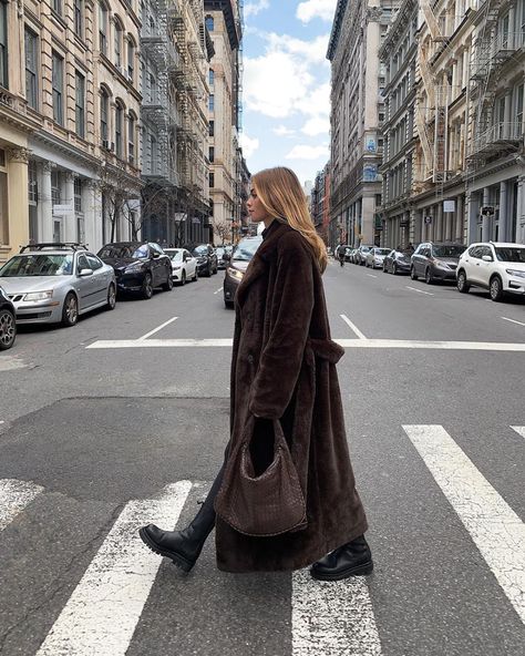 Claire Rose Cliteur, Claire Rose, Nyc Lifestyle, Nyc Aesthetic, Nyc Life, Trik Fotografi, City Aesthetic, City Girl, Winter Wardrobe