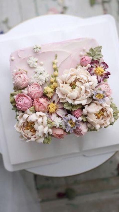 Buttercream Flowers, Small Cake, Gorgeous Cakes, Floral Cake, Cake Frosting, Fancy Cakes, Cake Decorating Techniques, Buttercream Cake, Flowers Wedding