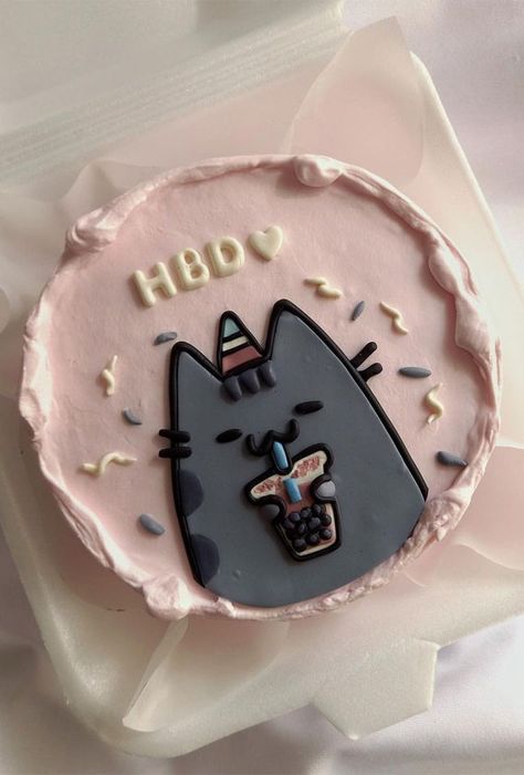 Cute Small Birthday Cakes For Women, New Birthday Cake Trends 2023, Small Cute Cakes For Birthday, Simple Birthday Cake Aesthetic, Trendy Birthday Cakes 2023, Cute Small Cake Aesthetic, Birthday Cake Cat Aesthetic, Bday Cake Decoration Ideas, Simple Aesthetic Bday Cake