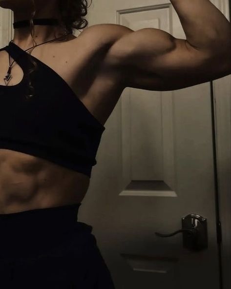 Arm Muscles Women Aesthetic, Muscle Mummy Aesthetic, Buff Arms Women, Strong Girl Aesthetic Muscle, Strong Arms Aesthetic, Women Muscles Aesthetic, Muscles Aesthetic Woman, Muscle Back Woman, Women With Muscles Aesthetic