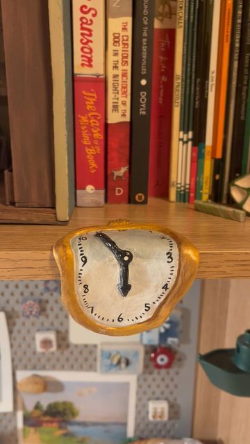 Sedef Taylan on Instagram: "“The Melting Clock” clay project 🕦🤍 The materials which I used: Air-drying clay Acrylic paint Water-based varnish You can look the Pinterest for more inspiration about this project. #art #reels #painting #clay #salvadordali #craft #meltingclock #smallartist" Clay Melting Clock, Cool Clay Projects Ideas, Lana Del Rey Clay Art, Air Dry Clay Ideas Room Decor, Melting Clock Art, Kiln Clay Projects, Cool Stuff To Make With Clay, Paintings With Clay, Air Dry Clay Art Ideas On Canvas