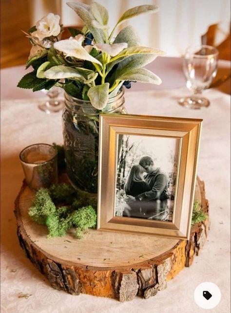 Wood Slice Centerpiece Wedding, Wood Slice Centerpiece, Wedding Table Centerpieces Rustic, Barn Wedding Centerpieces, Affordable Wedding Decorations, Rustic Table Centerpieces, Simple Centerpiece, Rustic Wedding Table Decor, Rustic Wedding Decorations