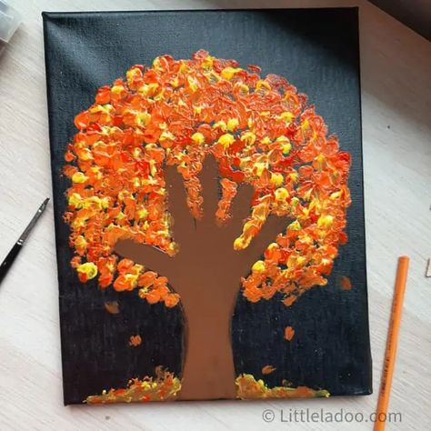 Handprint Fall tree - Easy-to-make Keepsake Art idea for kids Fall Time Crafts For Kids, Fall Tree Crafts For Kids Preschool, Kids Fall Paintings On Canvas, Kids Crafts November, Q Tip Fall Tree Painting, Fall Tree Handprint Art, Fall Finger Painting Ideas For Kids, Halloween Fingerprint Art For Kids, Fall Crafts School