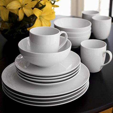 My 7 Favorite Staple Crate and Barrel Kitchen Items White Dinner Plates, White Dishes, Porcelain Dinnerware, Formal Dinner, Dish Sets, Dinner Sets, Serving Piece, Kitchen Items, Kitchen Stuff