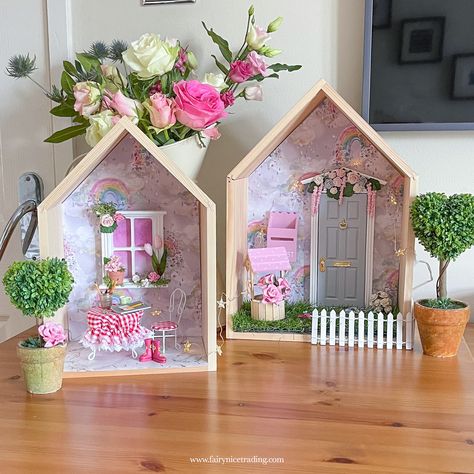 Fairy house Mini Craft House, Fairy Box Ideas, Mini House Craft, Mini House Diy, Diy Fairy House, Fairy Door Accessories, Diy Fairy Door, Room Box Miniatures, Fairy House Crafts