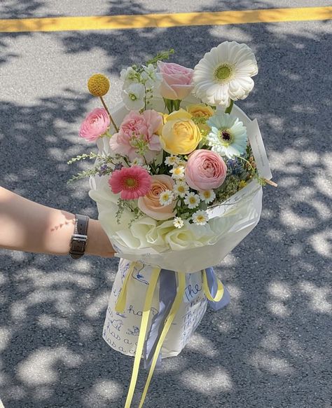 Asian Flower Bouquet, Korean Flower Bouquet Aesthetic, Flowers Bouquet Colorful, Korean Flower Bouquet, Bouquet Reference, Korean Bouquet, Bouquet Colorful, Korean Flower, Birthday Flowers Bouquet