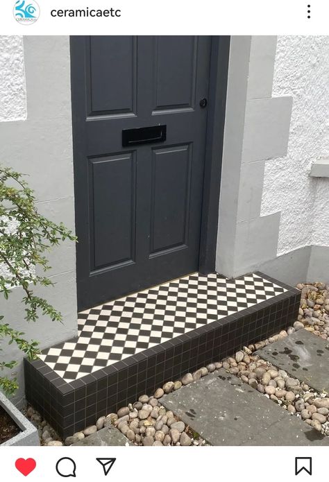 Front Step Tile Ideas, Outdoor Entrance Stairs, Doorway Tile Entrance, Tiled Front Door Step Entrance, Door Step Tiles Entrance, Tiles Front Door Step, Tiled Front Porch Entrance, Front Stoep Tiles, Door Steps Ideas Entrance