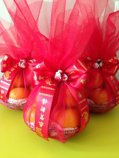 Chinese New Year mandarin basket Lunar New Year Goodie Bag, Chinese New Year Gifts Ideas Baskets, Lunar New Year Gift Basket, Chinese New Year Gifts Ideas, Lunar New Year Hampers, Lunar New Year Gifts Ideas, Chinese New Year Hampers Ideas, Chinese Hampers, Fruit Parcel