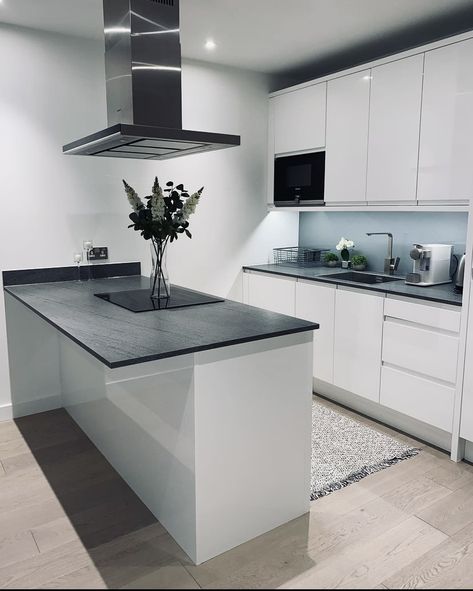 Kitchen Interior Grey And Black, Modern Kitchen Design Grey And White, Small Kitchen Black And White, Small Modern Kitchen Ideas Apartments, Kitchen Ideas White And Black, Mini Modern Kitchen, Small Grey Kitchen, Modern Kitchen Grey, Kitchen Ideas Grey