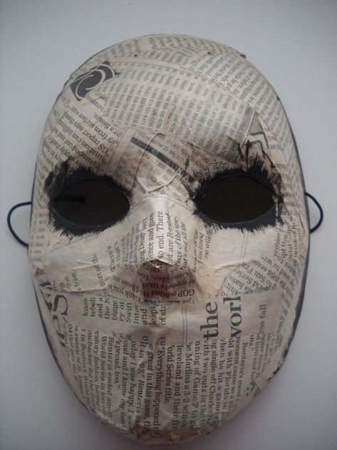 Diy Masks Halloween, Creepy Cardboard Mask, Things To Do With Newspaper, Diy Clown Mask, Scary Halloween Masks Diy, Creepy Masks Diy, Creepy Mask Ideas, Halloween Mask Ideas Diy, Masked Halloween Costumes