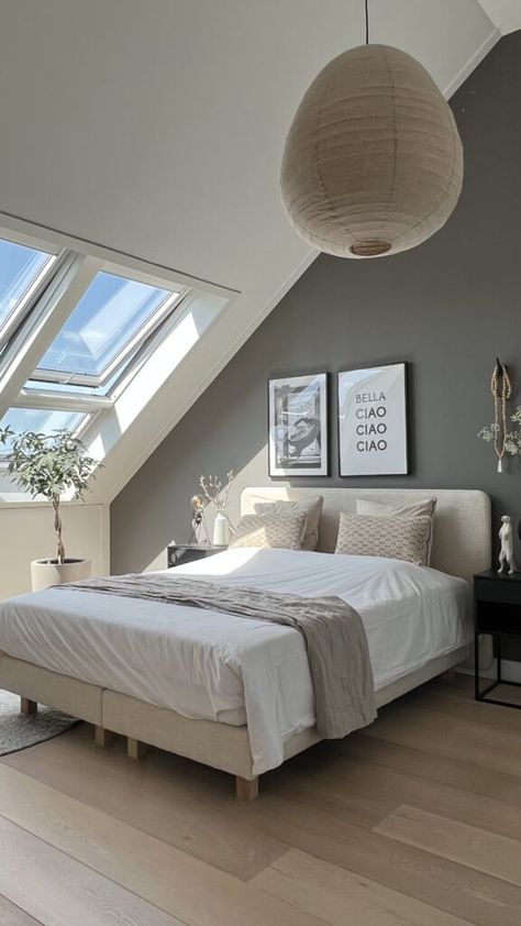 Japandi Bedroom Inspirations, Neutral Attic Bedroom, Bedroom Ideas Beige, Loft Bedroom Decor, Bedroom Loft Style, Loft Room Ideas, Loft Bedroom Ideas, Loft Bedrooms, Bedroom Beige