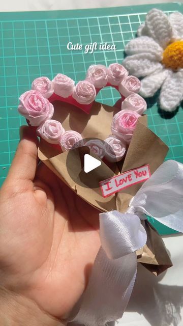 Rishita Jain on Instagram: "Cute gift idea 💗🌸✨ . . . (Gift for him, gift for her, handmade gifts, paper flowers, tissue paper flowers, creative gift idea, diy gift, anniversary gift, birthday gift) #colourslia" Handmade Gifts Paper, Paper Flowers Tissue, Flowers Tissue Paper, Flowers Creative, Gifts Paper, Tissue Flowers, Gift Bouquet, Tissue Paper Flowers, Handmade Heart