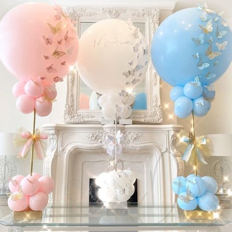 Princess Balloon Decorations, Balloon Centrepiece, Disney Princess Party Supplies, Tulle Balloons, Butterfly Themed Birthday Party, Butterfly Centerpieces, Princess Balloons, Butterfly Balloons, 1st Birthday Balloons