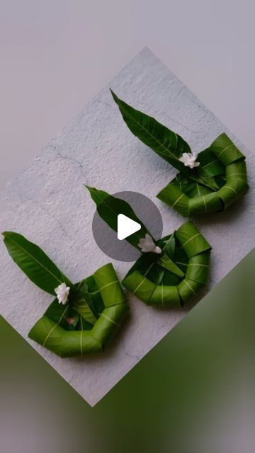 Diwali Decoration With Leaves, Diwali Decorations For Puja Room, Diwali Pooja Room Decoration, Main Door Diwali Decoration Ideas, Flower Toran For Diwali, Ashok Leaves Decoration, Leaf Toran Designs, Pooja Flower Decoration Ideas, Puja Room Decoration Ideas Diy