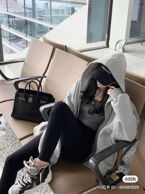 Travel Aesthetic Airport Outfit, Airport Outfit Korean, Travel Aesthetic Airport, Aesthetic Airport, Airport Fits, Korean Outfit Street Styles, Outfit Korean, Korean Casual Outfits, Kpop Fashion Outfits