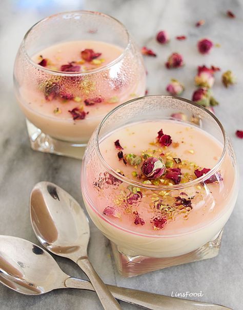 Muhallabia in small glasses with rose syrup, pistachios and roses Mahalabia Recipe, Middle Eastern Dessert, Afternoon Greetings, حلويات عربية, Milk Pudding, Pudding Flavors, Middle Eastern Desserts, Tandoori Masala, Chips Ahoy