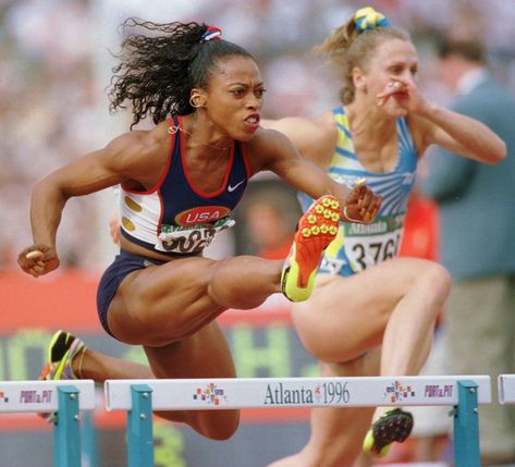 Gail Devers (USA) 🥇 100 metres 🥇 4x100 metres relay • Atlanta 1996 Olympics Gail Devers, 1996 Olympics, Olympic Athletes, Olympic Sports, Summer Olympics, Action Poses, Vintage Sports, Olympic Games, Sports Team