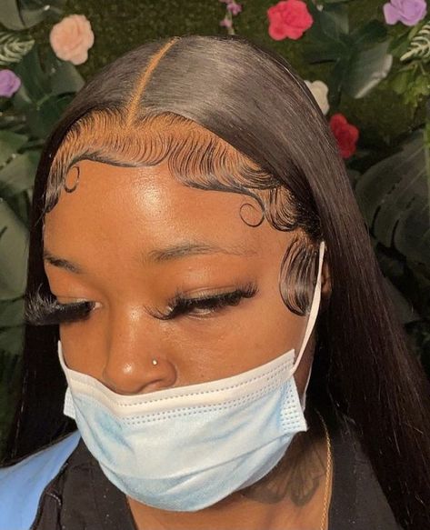 Black Hair Lace Front Wigs, Curly Edges Hairstyles, Baddie Edges Ideas, Swirl Edges Hair, Flat Twist On Wig, Frontal Edges Side Part, Babyhairs Edges Wig, Edge Designs Hair, Middle Part Buss Down Dramatic Edges