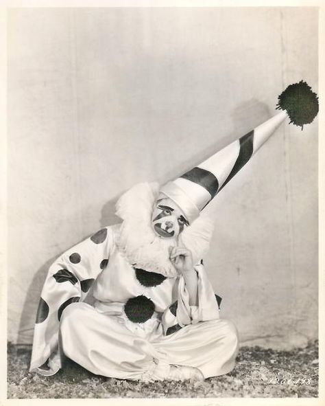 vintage circus Pantomime, Old Circus, Pierrot Clown, Circus Sideshow, Dark Circus, Clara Bow, Circus Poster, Send In The Clowns, Circus Performers