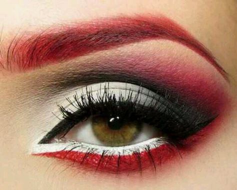 Red White and Black eyeshadow eye makeup Queen Of Hearts Nails, Harley Quinn Make-up, Maquillage Pin Up, Carnaval Make-up, Midsummers Night, Competition Makeup, Queen Of Hearts Makeup, Fantasy Make-up, Harley Quinn Makeup