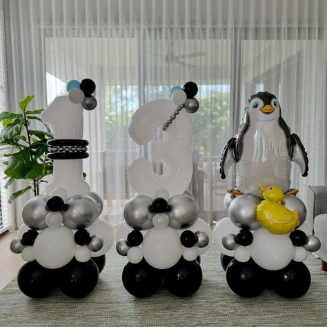 �🐧13TH BIRTHDAY🐤 PENGUIN & DUCK BALLOON STACK . . . #Lovoballoonbouquets #lovoballoonsandgifts #lovoballoon #balloonbouquet #balloonmarquee #numberballoon #balloonstack #balloonart #premiumballoondisplay #brisbaneballoons #brisbaneballoonartist #balloonartistaustralia #smallbusinessaustralia #ballooninspo #qualatex #qualatexballoons #sempertex #decrotex #penguinballoon #duckballoon #blackandwhiteballoon Duck Balloon, Balloon Stack, Birthday Penguin, Black And White Balloons, Qualatex Balloons, Fair Booth, Balloon Display, Balloon Gift, Number Balloons