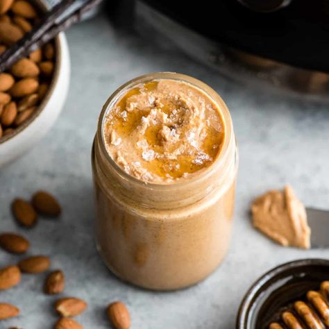 Homemade Vanilla Almond Butter - JoyFoodSunshine Butter Homemade, Almond Butter Recipes, Vitamix Blender, Spread Recipes, Nut Butters, Honey Recipes, Good Healthy Snacks, Healthy Work Snacks, Honey Butter