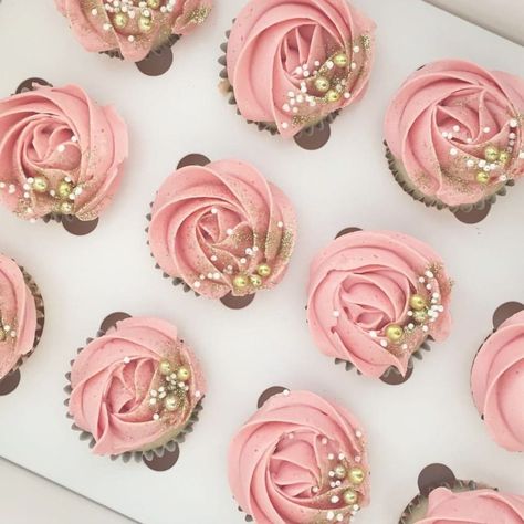 Rose Gold Sprinkles, Cupcake Topping, Truck Garden, Cupcakes Flores, Bridal Shower Cupcakes, Gold Cupcakes, Gold Sprinkles, Princess Cupcakes, Cupcake Cake Designs