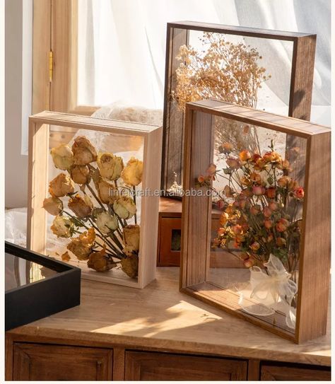 Flower Photo Frame, Dried Flowers Crafts, Picture Frame Table, Dried Flowers Diy, Flower Picture Frames, Diy Photo Frames, Diy Display, Flower Shadow Box, 3d Shadow Box