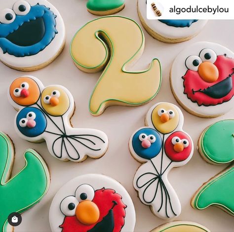 Elmo Birthday Party Decorations, Seaseme Street Birthday Party, Elmo First Birthday, Bunch Of Balloons, Elmo Cookies, Balloon Cookies, Sesame Street Cookies, Elmo Birthday Party, Sugar Cookie Royal Icing