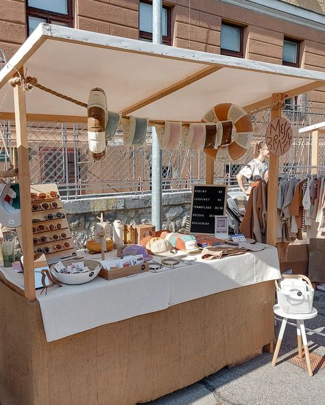 Bakery Tent Display, Japanese Vendor Booth, Bakery Pop Up Shop Display Table, Minimalist Pop Up Booth, Pop Up Tent Vendor Ideas, Pop Up Stall Design, Outdoor Market Stall Display Ideas, Food Market Stall Display Ideas, Vendor Stand Ideas