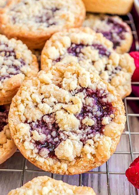 Fruit Crumble Cookies, Jam Crumble Cookies, Raspberry Crumb Cookies, Copycat Archway Raspberry Filled Cookies, Cookies With Raspberries, Raspberry Crumble Cookies Recipe, Copycat Costco Raspberry Crumble Cookies, Costco Raspberry Crumble Cookies Recipe, Costco Cookies Copycat