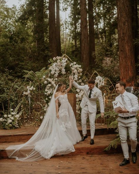 Brooklyn And Bailey Wedding, Wedding Packages Prices, Fairy Tail Wedding, Brooklyn And Bailey, Eclectic Wedding, Brooklyn Wedding, Hawaiian Wedding, Future Wedding Plans, Instagram Wedding