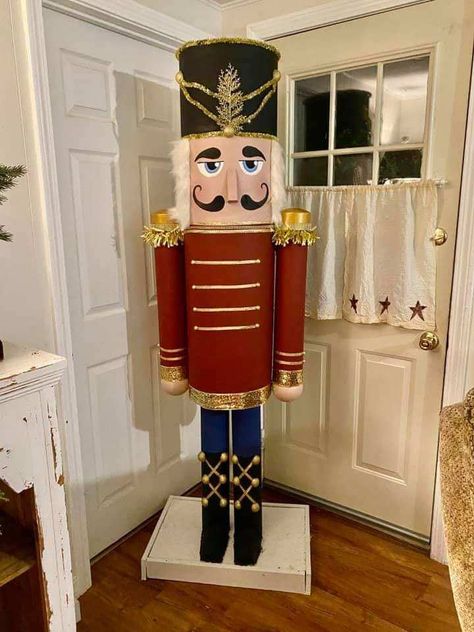 Large Nutcracker, Diy Nutcracker, Advent Calendar Diy, Affordable Christmas Decorations, Grinch Decorations, Nutcracker Christmas Decorations, Face Template, Nutcracker Soldier, Diy Fan