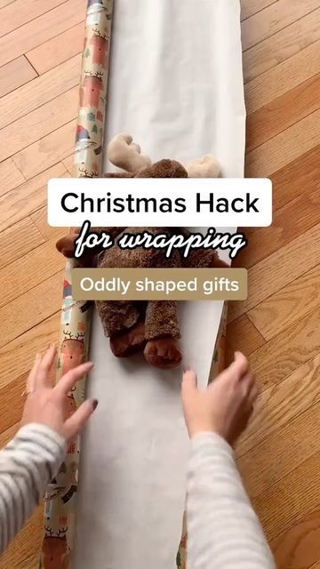 Wrapping Hacks, Christmas Gift Wrapping Diy, Christmas Wrapping Diy, Snow Love, Tiktok Tips, Wrapping Paper Crafts, Snowman Snow, Christmas Gift Packaging, Creative Gift Wraps