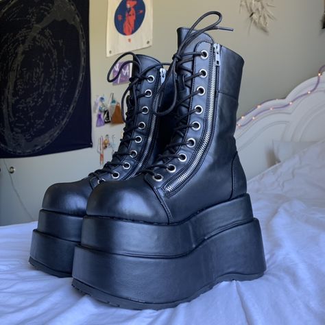 Super Platform Shoes, Grunge Shoes Boots, Big Chunky Black Boots, Alt Platform Shoes, Demonia Boots Aesthetic, Demonia Aesthetic, Big Platform Boots, Big Platform Shoes, Platform Shoes Aesthetic