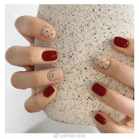 Nail Art Design Summer, Gelish Nails Colors Designs, Mail Designs For Natural Nails, Simple Natural Nail Designs Short, Gelish Nails Designs, Short Gelish Nails, Cute Nail Polish Ideas, Minimal Nails Design, Nail Art Kuku Pendek