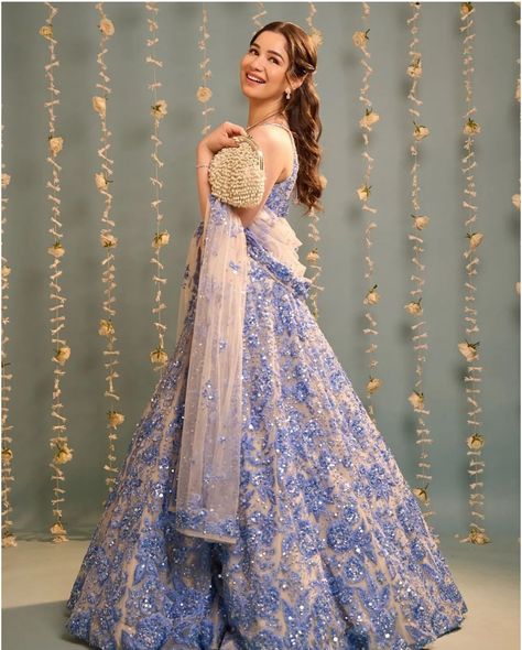 Lehenga Poses, Sara Tendulkar, Indian Wedding Reception Outfits, Royal Blue Lehenga, Ambani Wedding, Bridal Lehenga Designs, Lehenga Designs Simple, Gowns Dresses Elegant, Blue Lehenga