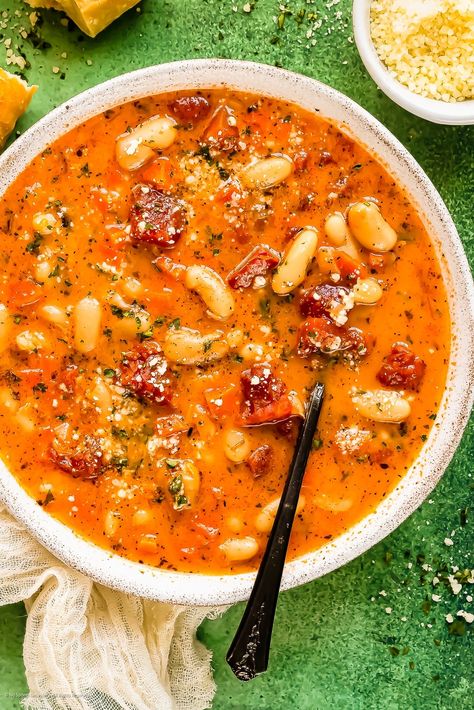 Tomato and White Bean Soup: Garlicky & Unbeatably Delicious - No Spoon Necessary Skinnytaste Recipes Soup, Best Tomato Soup Recipe With Fresh Tomatoes, Dinner Ideas Beans, White Bean Tomato Stew, White Stew Recipes, Easy Lunch Soup Recipes, Italian Soup Recipes Vegetarian, Italian Soup Vegetarian, Creamy Soups And Stews