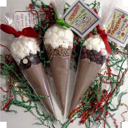 must remember...classroom gifts for other kids Hot Cocoa Cones, Cocoa Cones, Chocolate Cone, Christmas Hot Cocoa, Diy Hot Chocolate, Diy Hot Cocoa, Teacher Holiday Gifts, Hot Chocolate Gift, Hot Chocolate Gifts