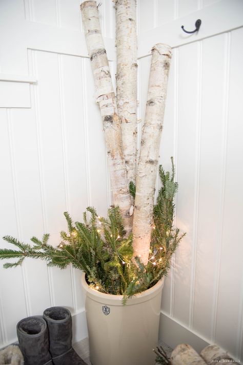 Christmas 2016 Nina Hendrick Holiday Housewalk | Crock Arrangement of Birch and Fraser Fir Birch Tree Decor Christmas, Birch Wood Decor, Log Decor, Birch Tree Decor, Tree Decor Christmas, Birch Logs, Birch Branches, Christmas Planters, Deco Nature