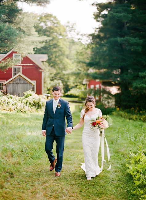 Small Farm Wedding, Shotlist Ideas, Elegant Farm Wedding, Outdoor Farm Wedding, Farm Wedding Ceremony, Outdoor Wedding Pictures, Farm Wedding Photos, Barn Wedding Photography, Country Barn Weddings