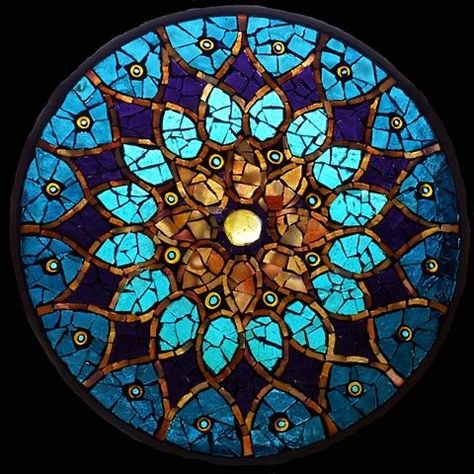 Circle Stained Glass Window, Stained Glass Mosaic Patterns, Stained Glass Circles, Mosaic Glass Art, Stained Glass Tattoo, Glass Mosaics, Glass Mosaic Art, Mosaic Artwork, Stained Glass Window