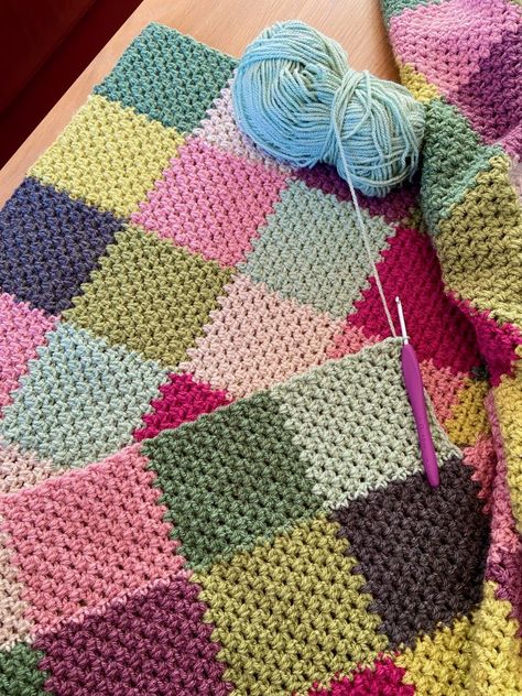 Crochet Patchwork Squares, Crochet Patchwork Blanket, Patchwork Squares, Scrap Yarn Crochet, Modern Crochet Blanket, Crochet Square Blanket, Granny Square Crochet Patterns Free, Crocheted Blanket, Ball Of Yarn