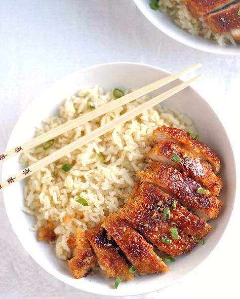 Crispy Pan Fried Honey Garlic Chicken | Garlic Chicken Recipes, Diner Recept, Honey Garlic Chicken, Food Goals, Honey Garlic, Garlic Chicken, Food Obsession, Chopsticks, Pretty Food