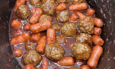 Crockpot Meatballs and Little Smokies - Easy Recipes for Everyday Cooking Crockpot Meatballs And Weenies, Little Smokies And Meatballs Crockpot, Lil Smokies And Meatballs Crock Pot, Lil Weenies Recipe, Meatballs And Weenies Crockpot, Lil Smokies Recipes, Crockpot Little Smokies, Smokies Recipe, Crockpot Meatballs